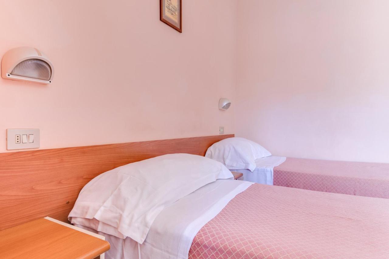 Hotel Sorriso Римини Экстерьер фото