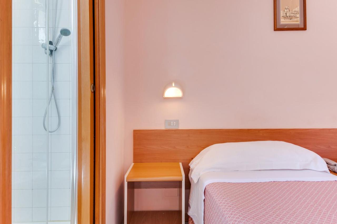 Hotel Sorriso Римини Экстерьер фото