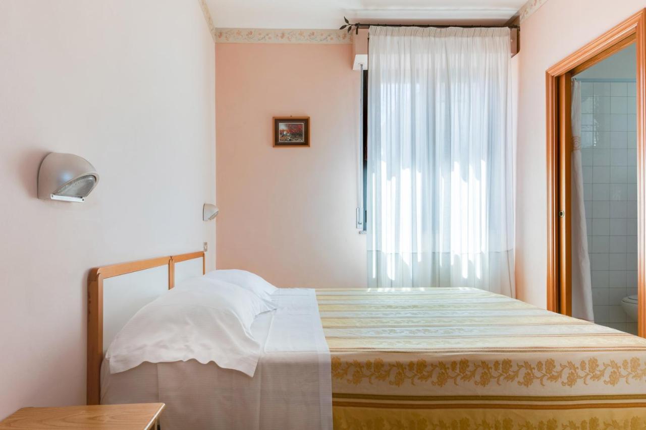 Hotel Sorriso Римини Экстерьер фото