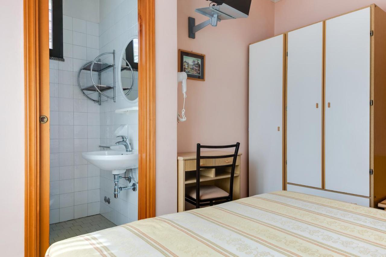 Hotel Sorriso Римини Экстерьер фото
