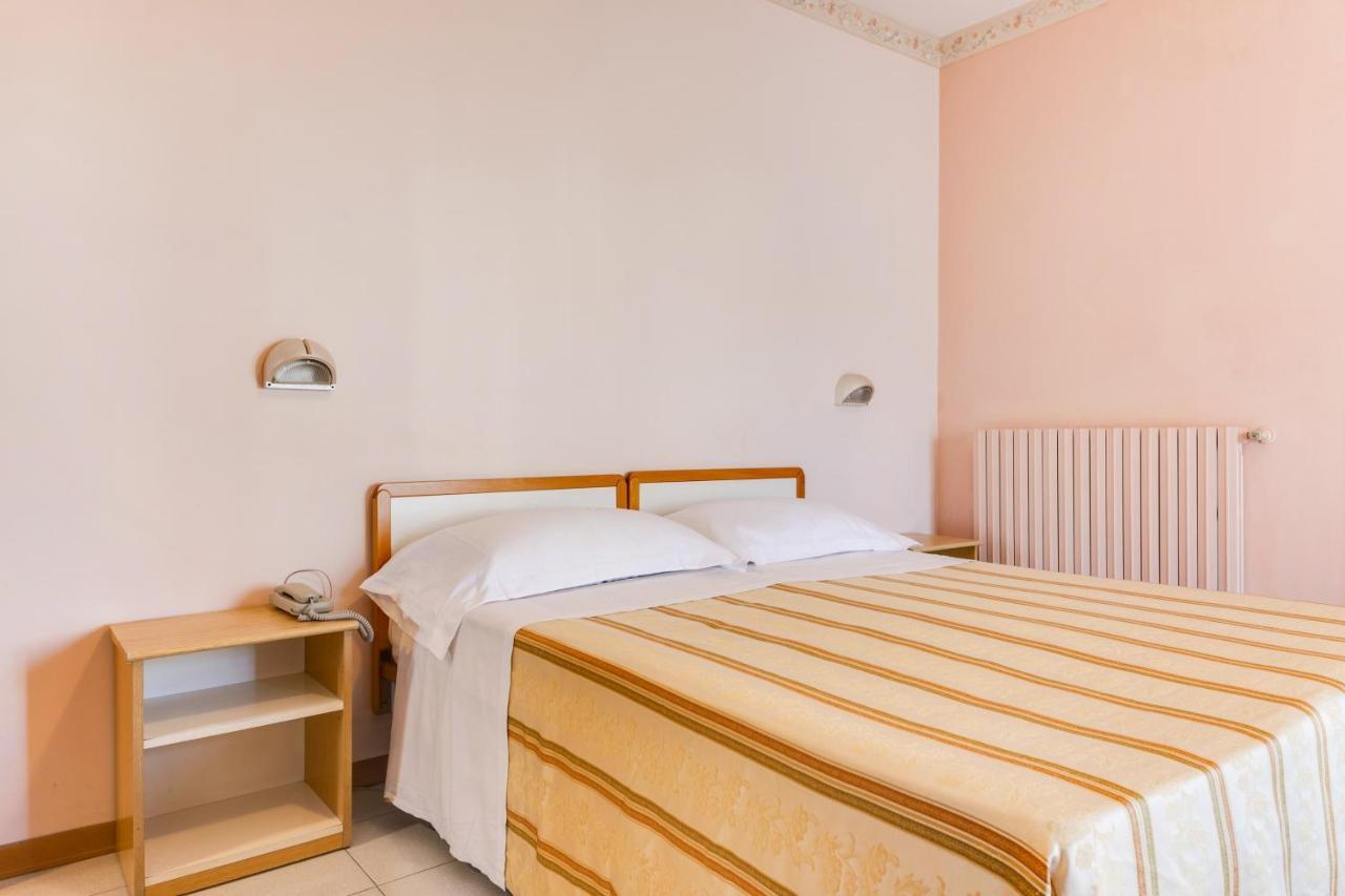 Hotel Sorriso Римини Экстерьер фото