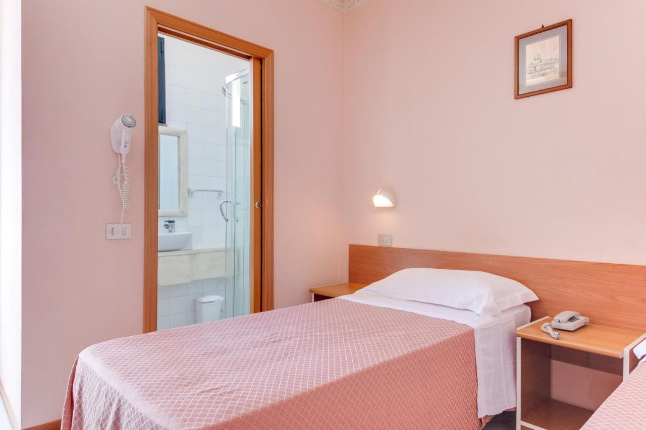 Hotel Sorriso Римини Экстерьер фото