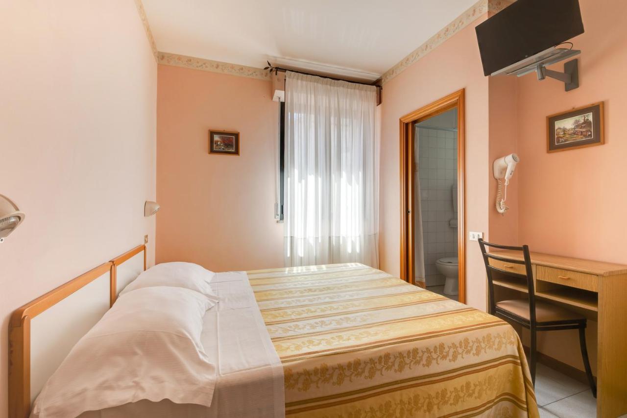 Hotel Sorriso Римини Экстерьер фото